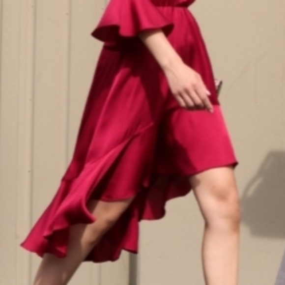 Ruffled dress - Picture 2 of 4